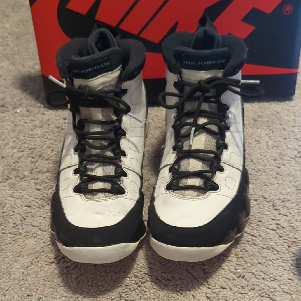 Jordan Black and White Sneakers Classic Design